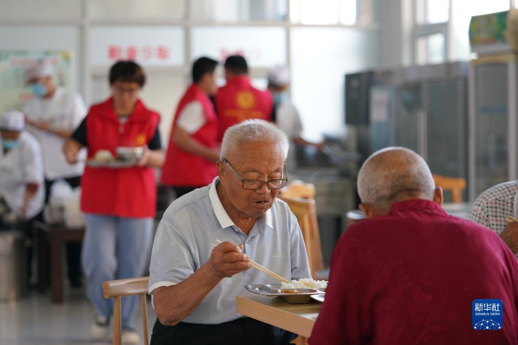 澳门梭哈王何谐